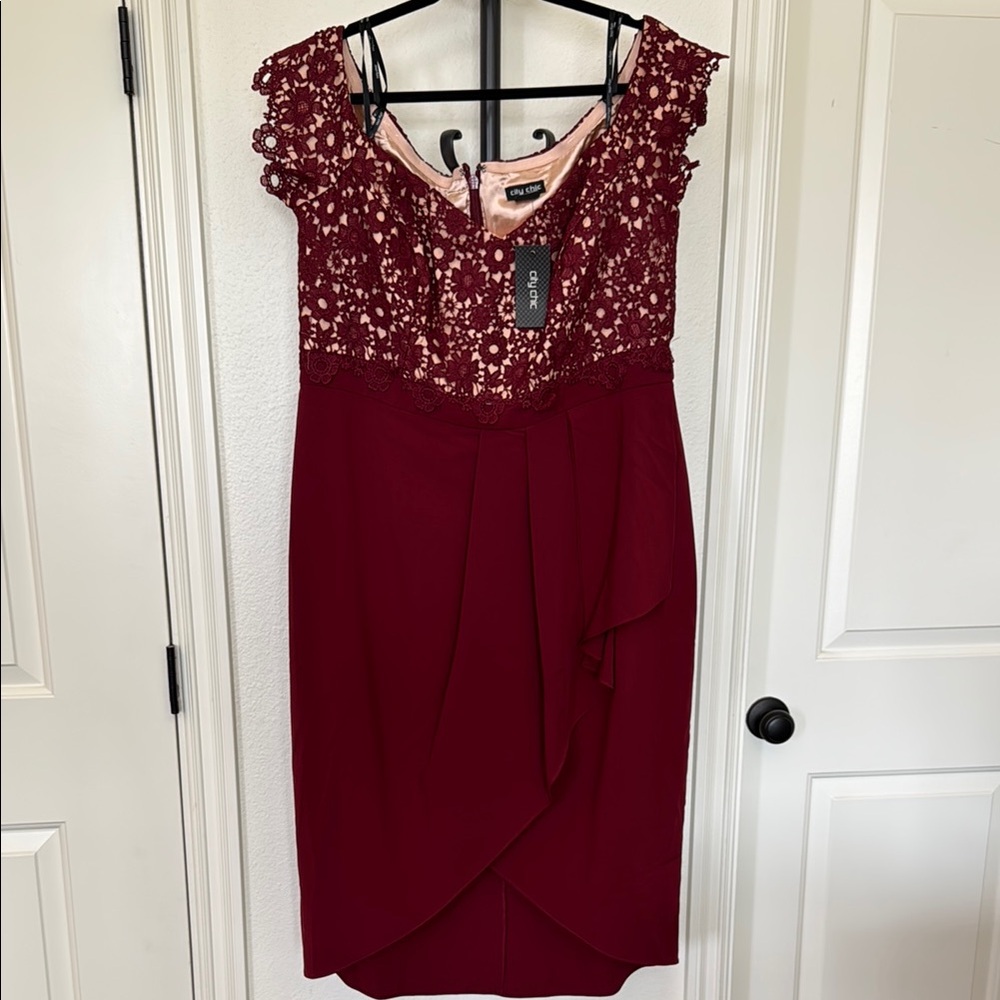 City Chic Red Sheath Dress Sweetheart Neckline Sleeveless